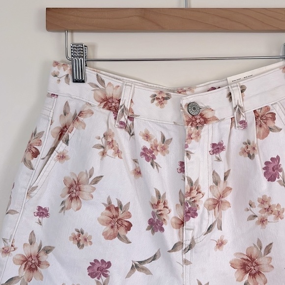 American Eagle Mom Short White Floral Jean Shorts - Picture 6 of 11
